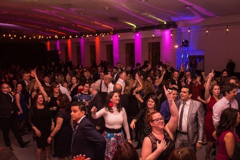 Piste de danse animée pendant un gala corporatif à Montréal