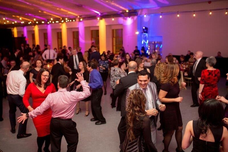 Invités dansant lors d’un gala d’entreprise à Montréal