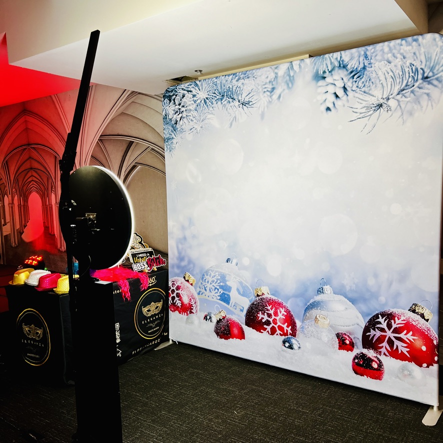 Instalación Photobooth con decoración navideña