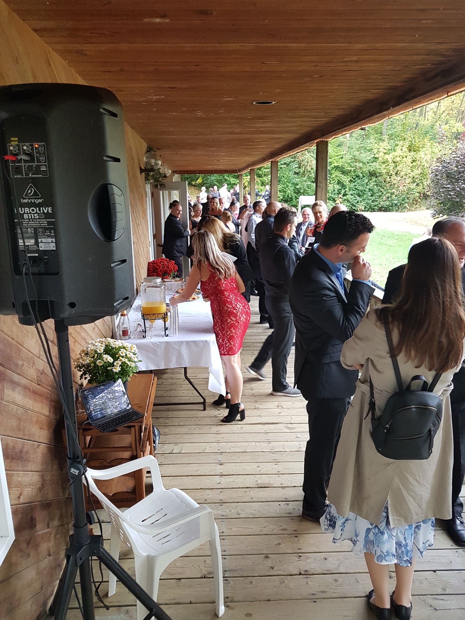 Sonorisation installée pour le cocktail d’un mariage à Longueuil