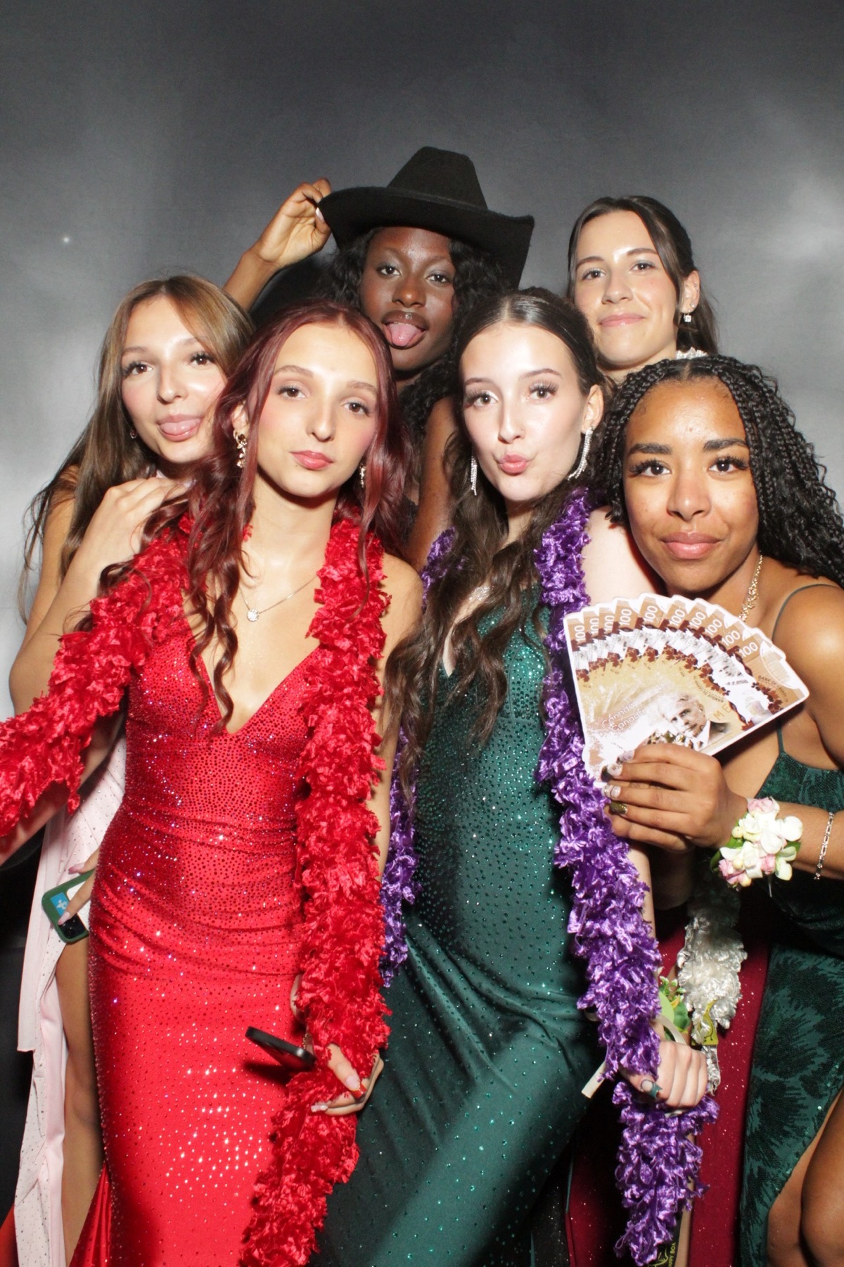 Amigas en un Photobooth durante una graduación en Montreal