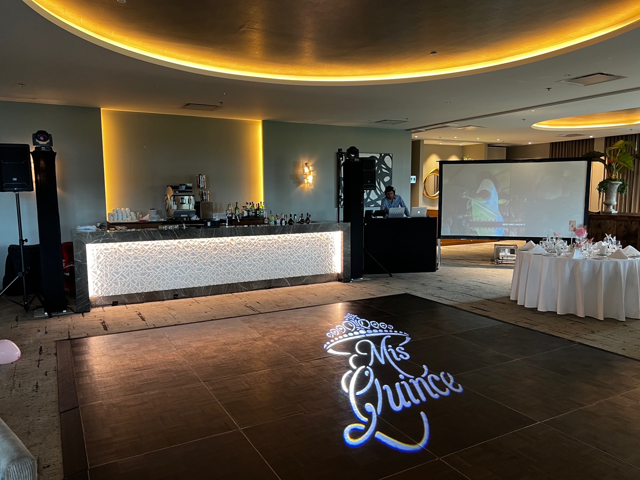 DJ para Quinceañera Montreal realizado por Eleganza