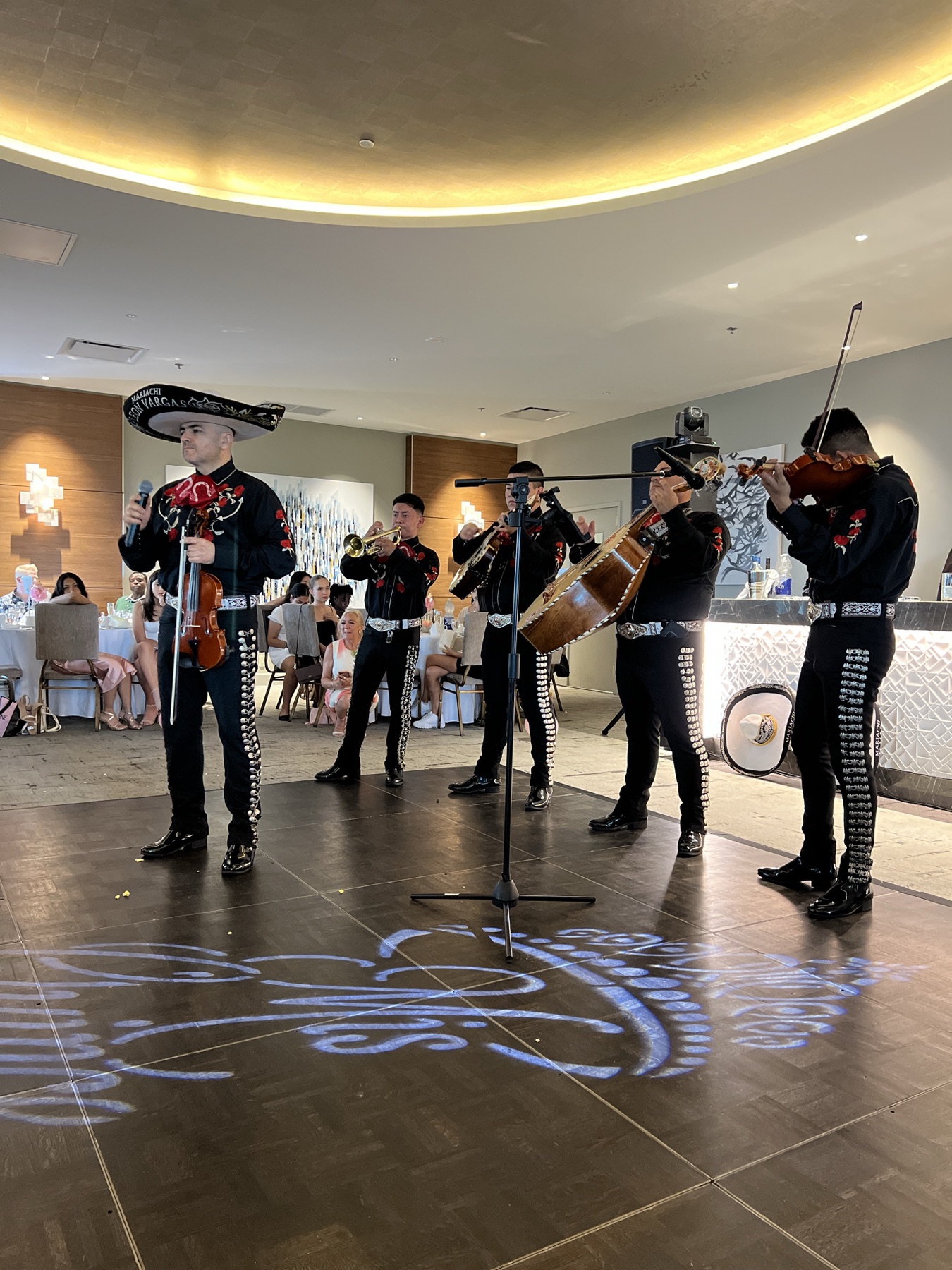Mariachis durante una Quinceañera en Montreal
