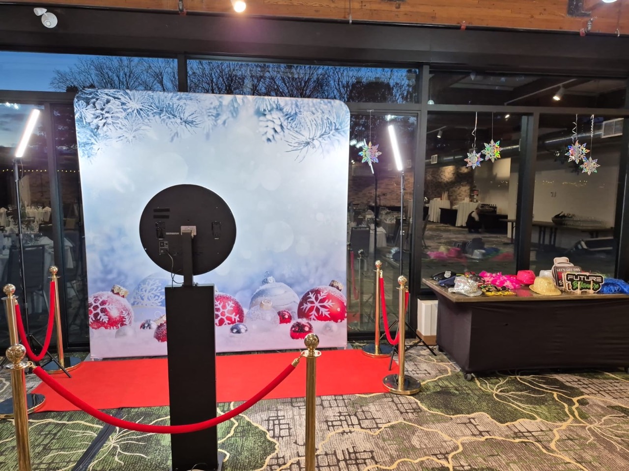 Photobooth avec décor hivernal installé pour une réception à Terrebonne